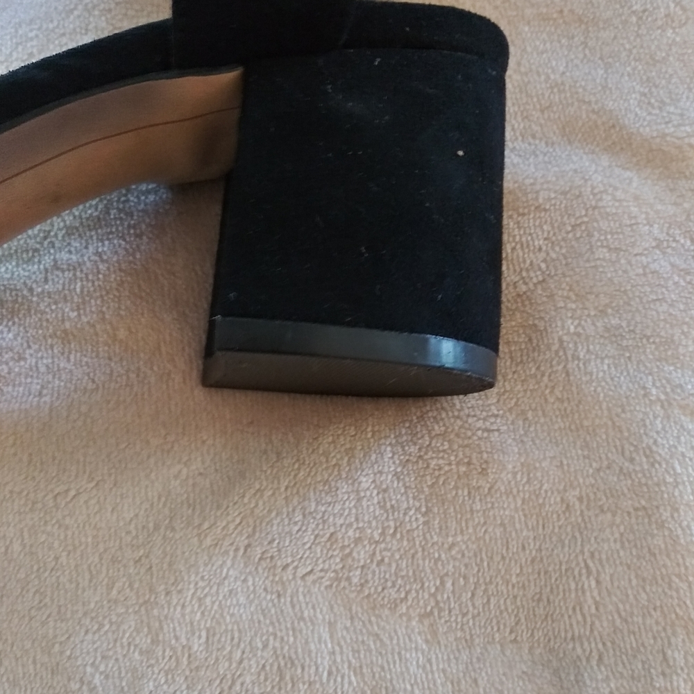 Shoes - Picture 4 of 6